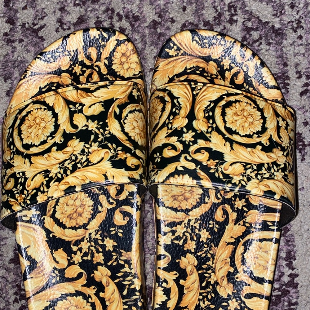 Versace kids slides. Will fit 6 1/2 -7 female adult - Picture 2 of 3